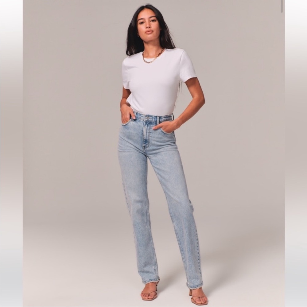 NWT Abercrombie and Fitch 90’s Slim Straight Jeans